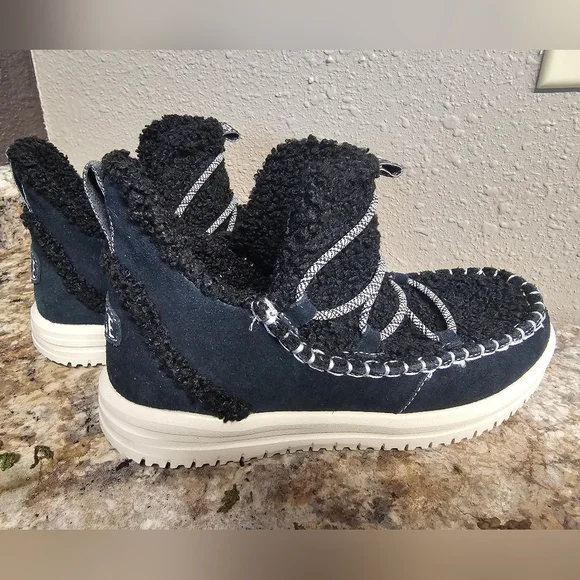 Hey Dude Cozy Black Sherpa Lace-Up Moccasin Slip On SIZE 6 - Picture 3 of 7